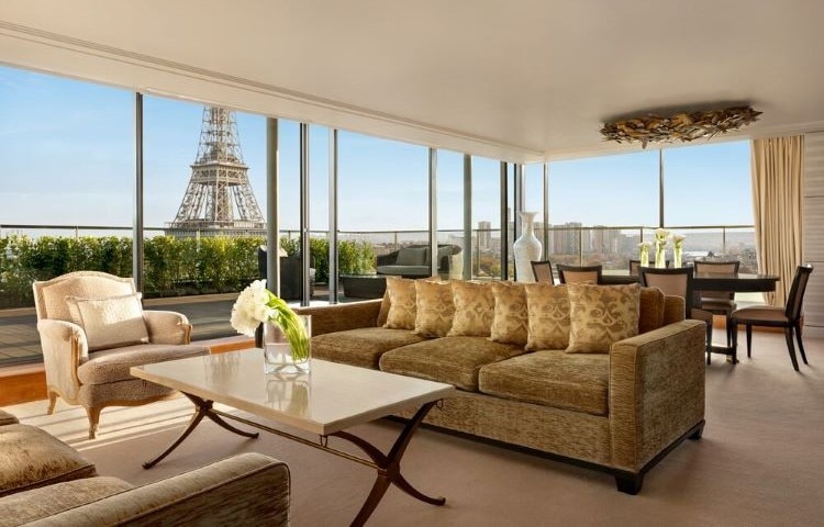Image of a Shangri-La hotel overlooking the Eiffel Tower