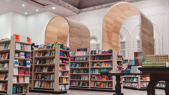 Image of a man paying for an onboard purchase